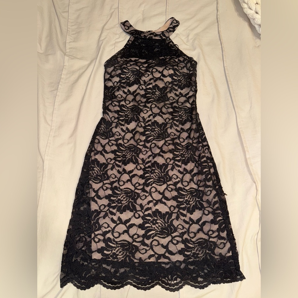 Morgan & Co. Junior's Lace Boat Neck Lined
Black Mini Bodycon Dress 🖤 size 3/4
